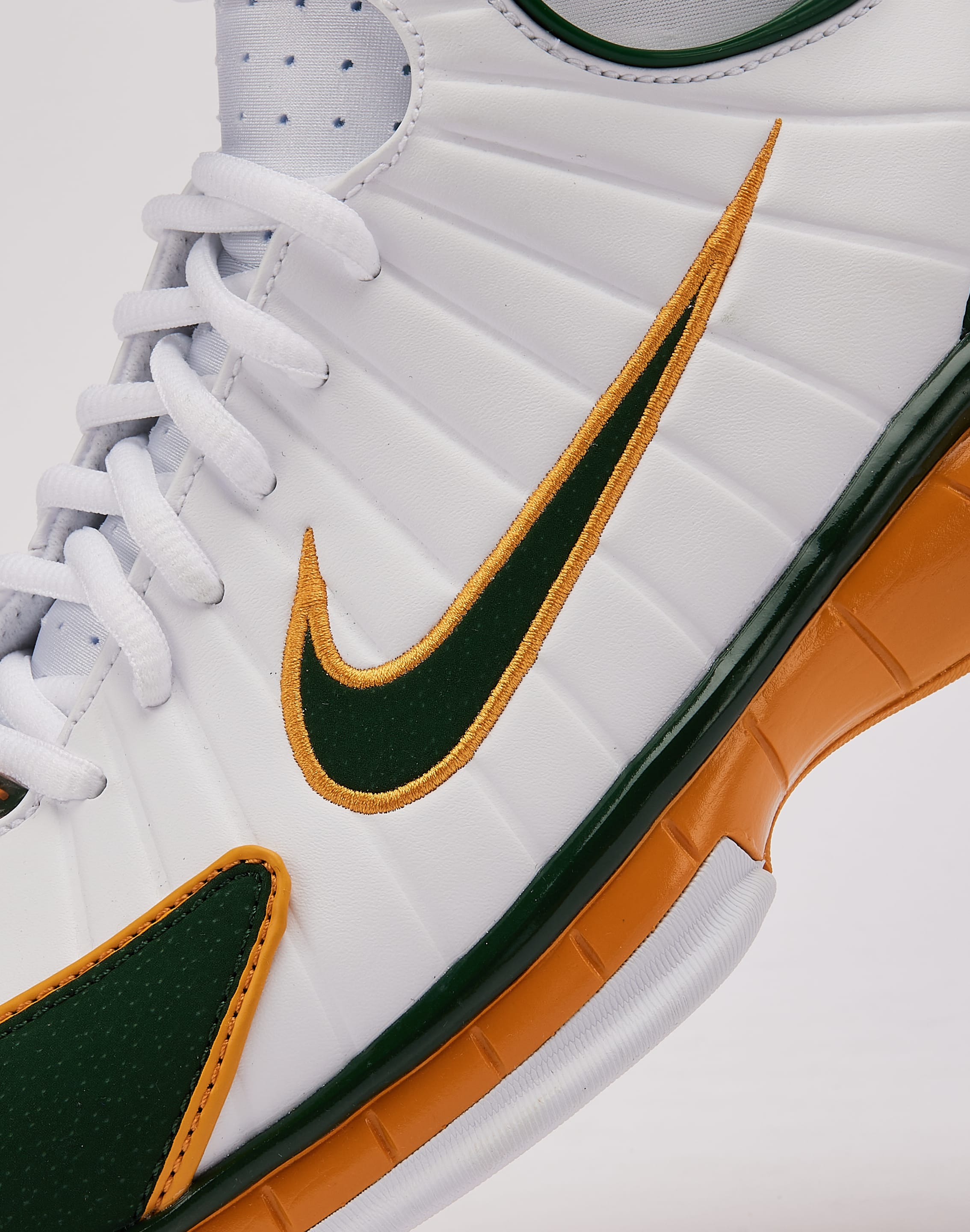 Photo of Nike Air Zoom Huarache 2K4 'Sue Bird'