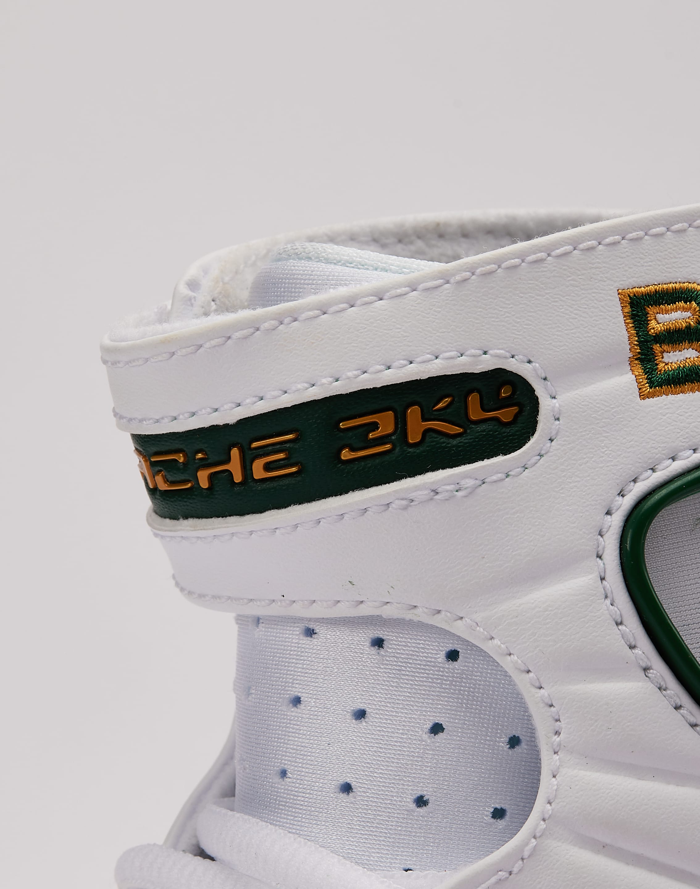 Photo of Nike Air Zoom Huarache 2K4 'Sue Bird'