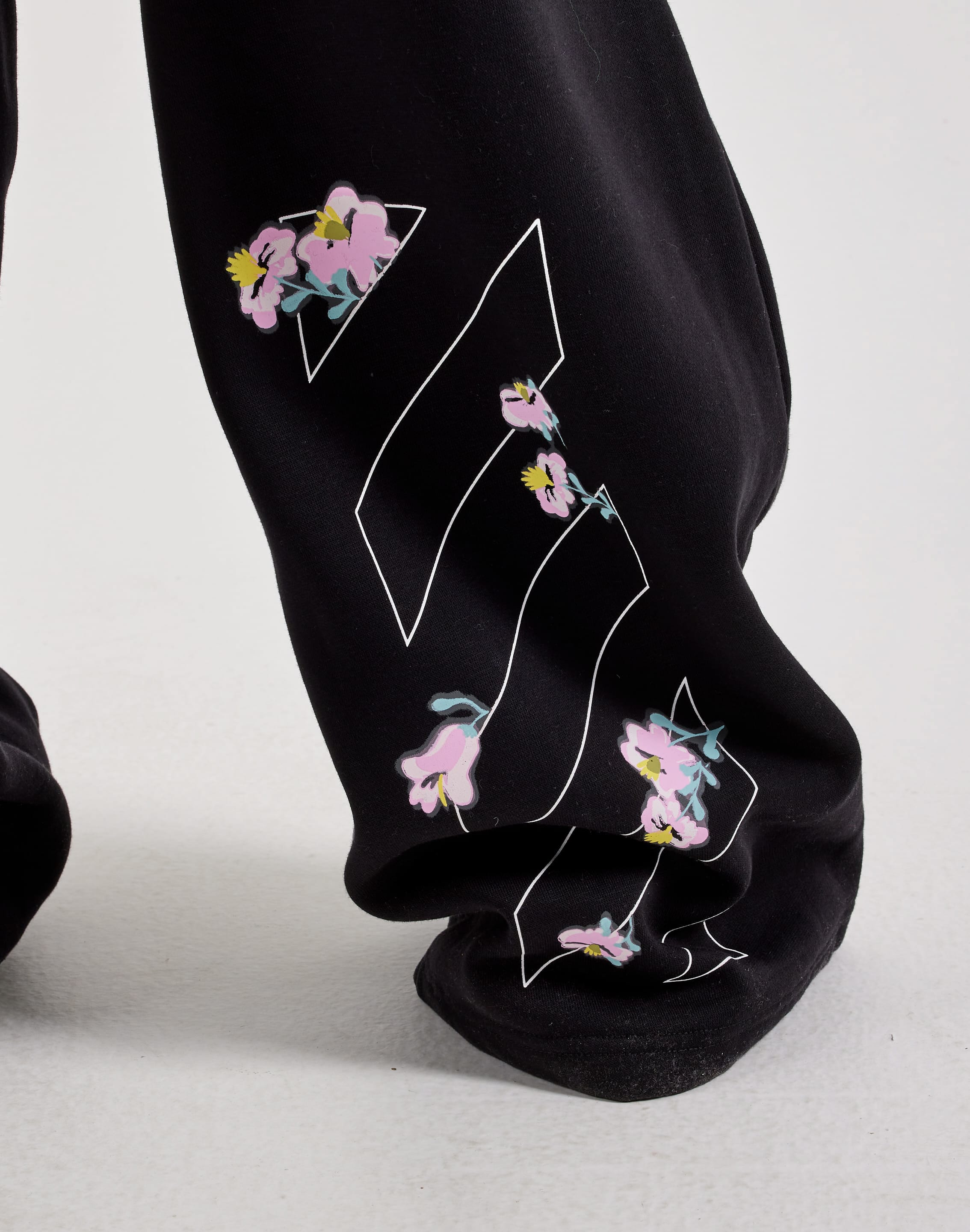 Photo of Off-White L/AB Floral Wide Leg Fleece Pants