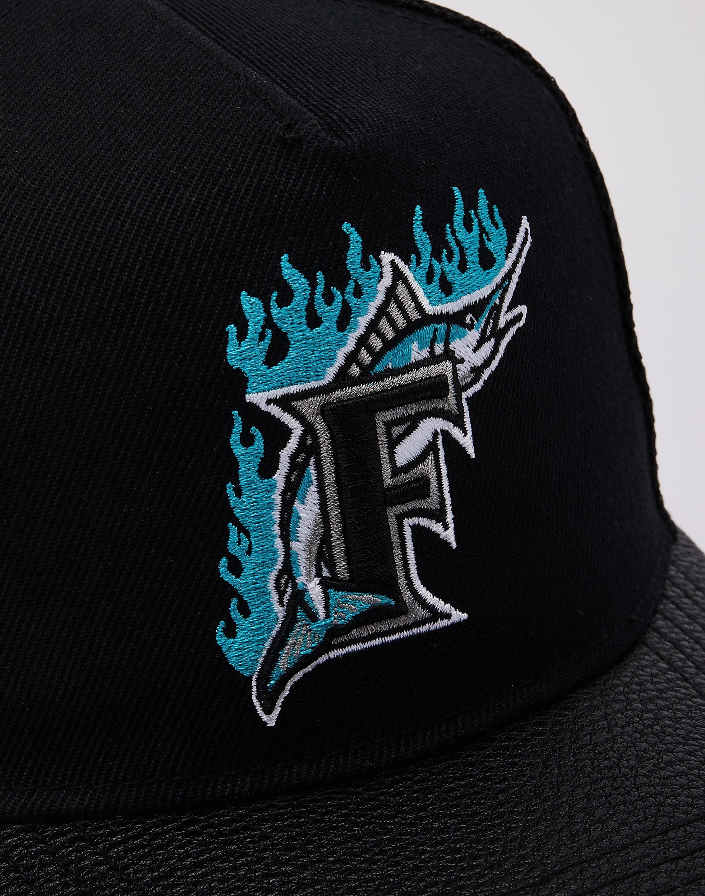 PELAGIC Marlin Minds Trucker Cap Noir Casquette PELAGIC Marlin Minds Trucker Cap Noir Casquette