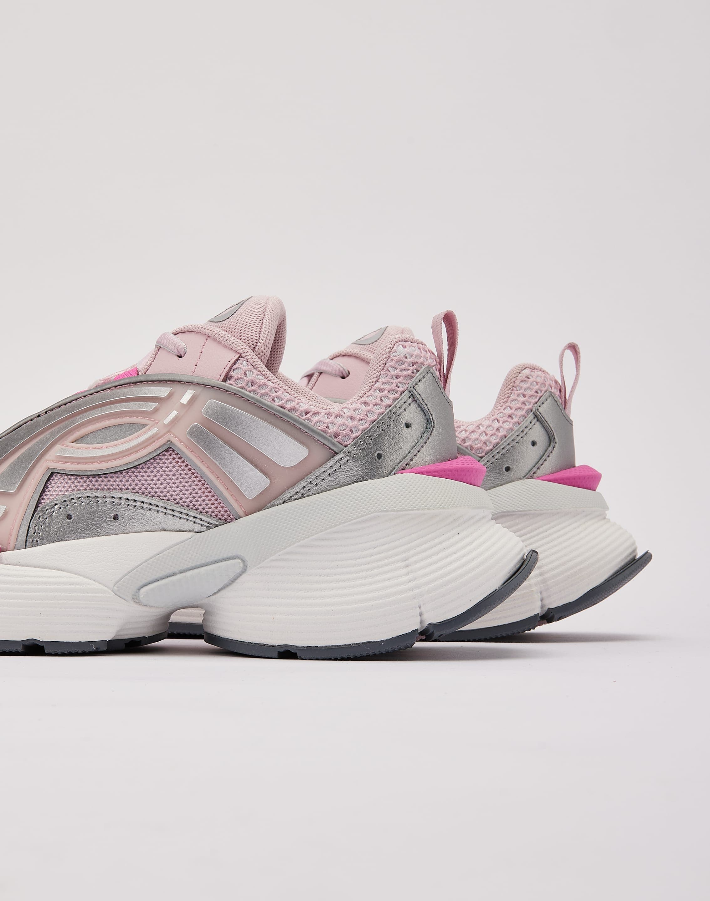 Photo of Under Armour Arc 96 Grade-School