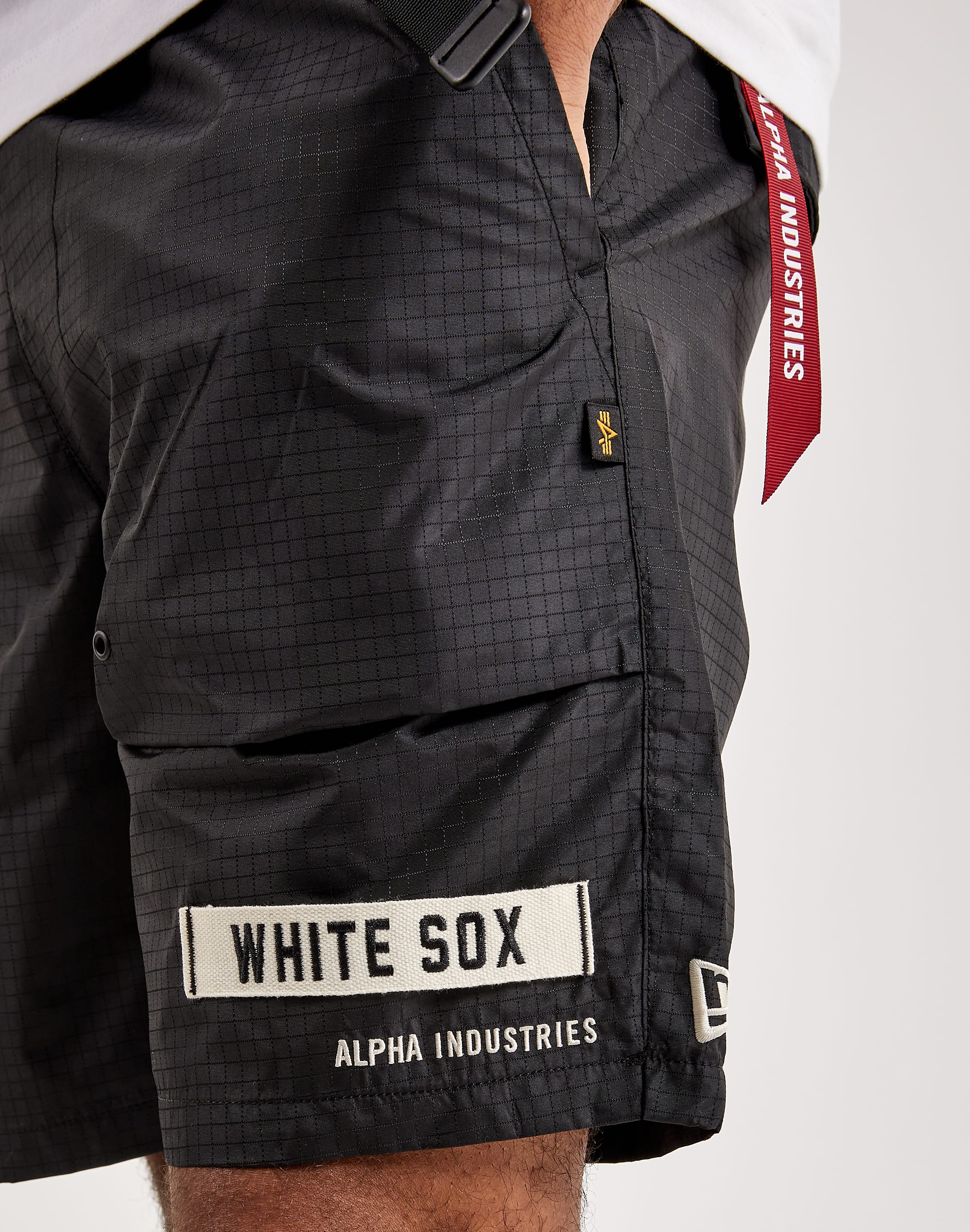 Alpha Industries Chicago White Sox Shorts – DTLR | Sweatshorts