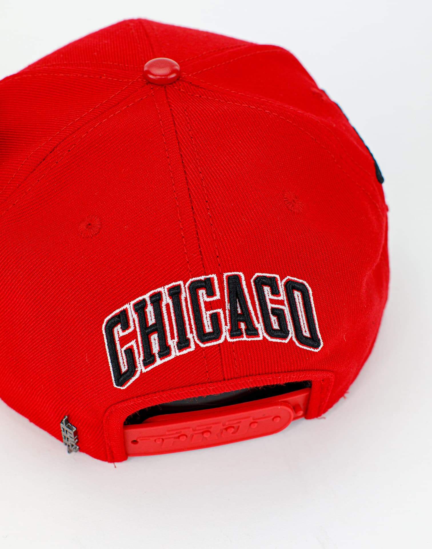 Pro Standard - Chicago Bulls Logo Gator Visor Strapback Hat – Shop