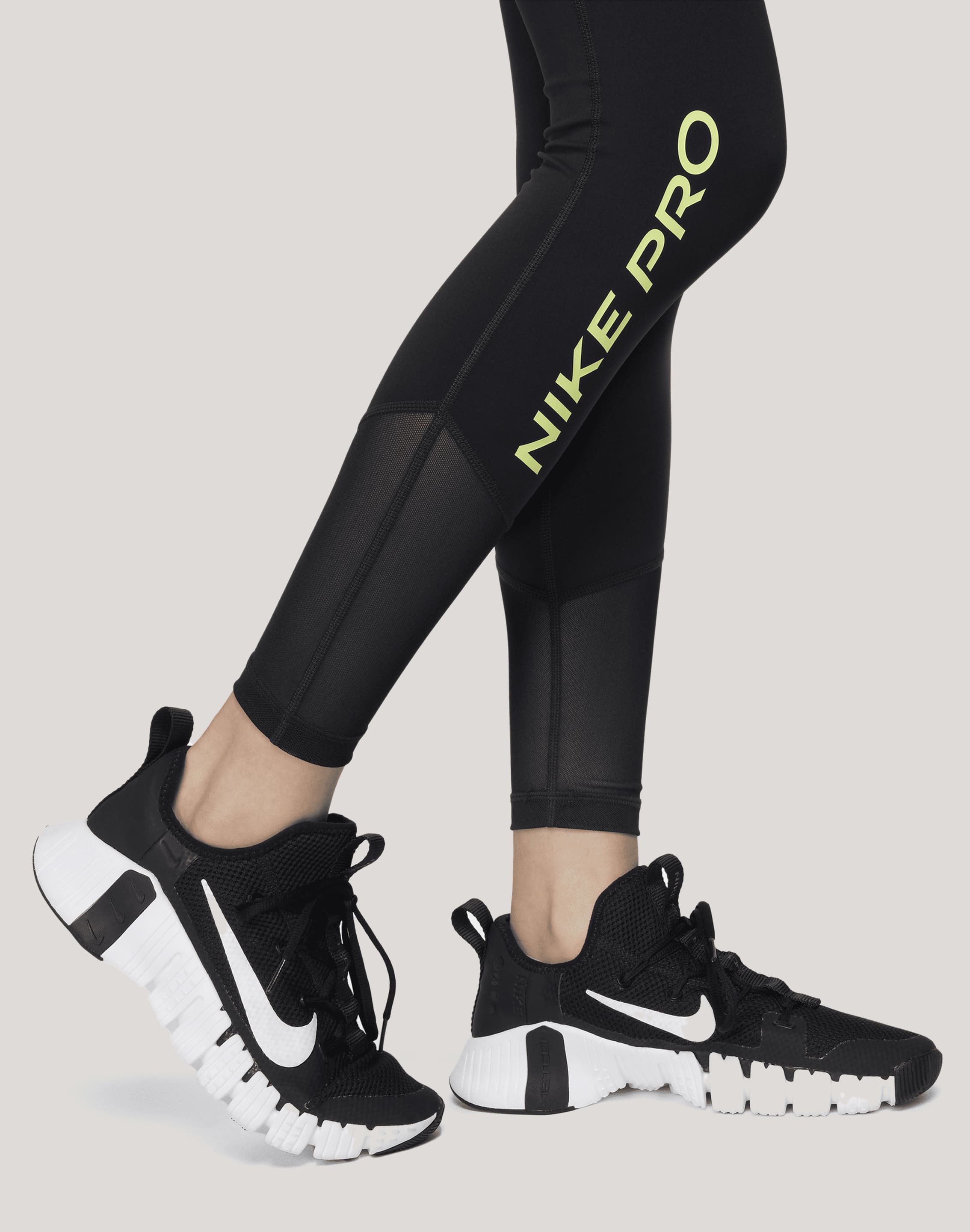 Nike Womens Pro Mid Rise Graphic Legging