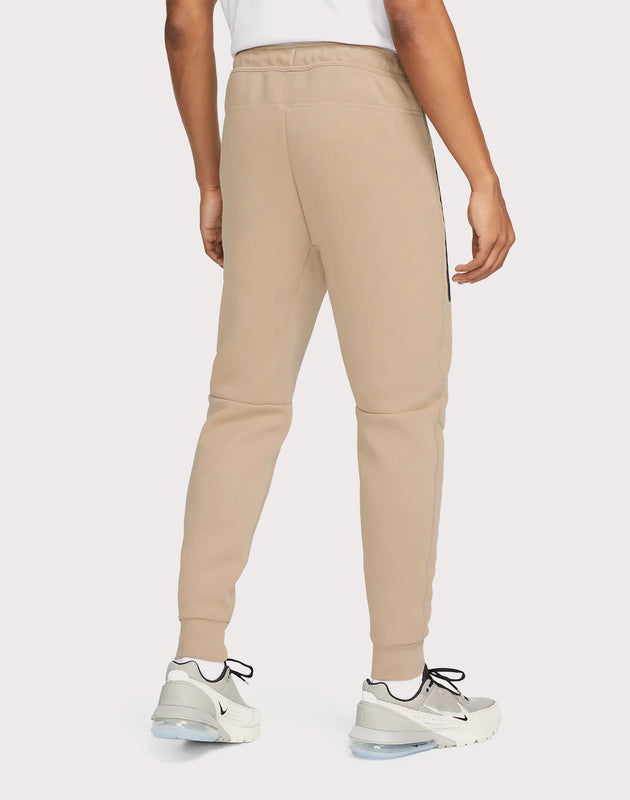 Nike Tech Fleece SlimFit Joggers DTLR