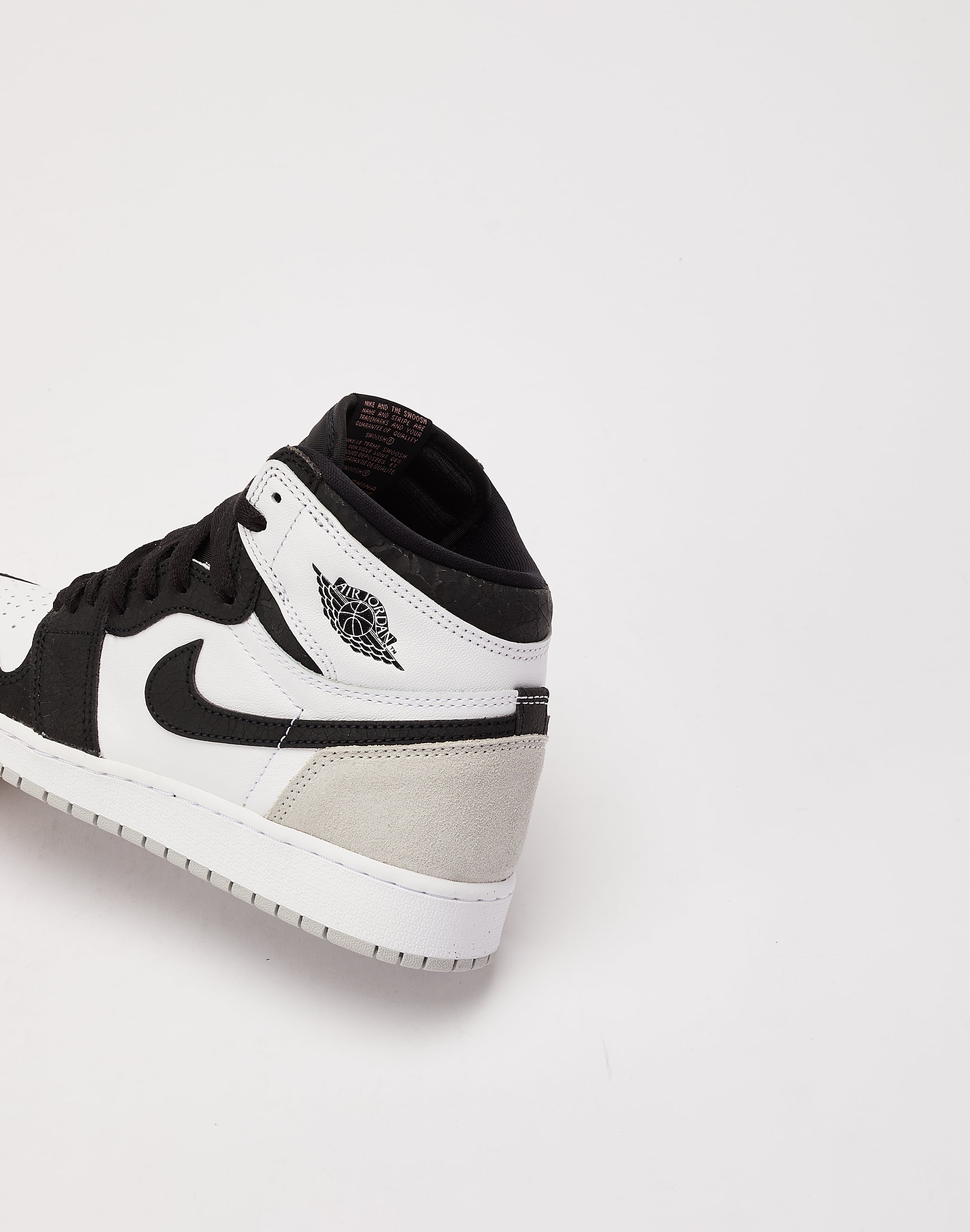 Photo of Jordan Air Jordan Retro 1 High Og Grade-School