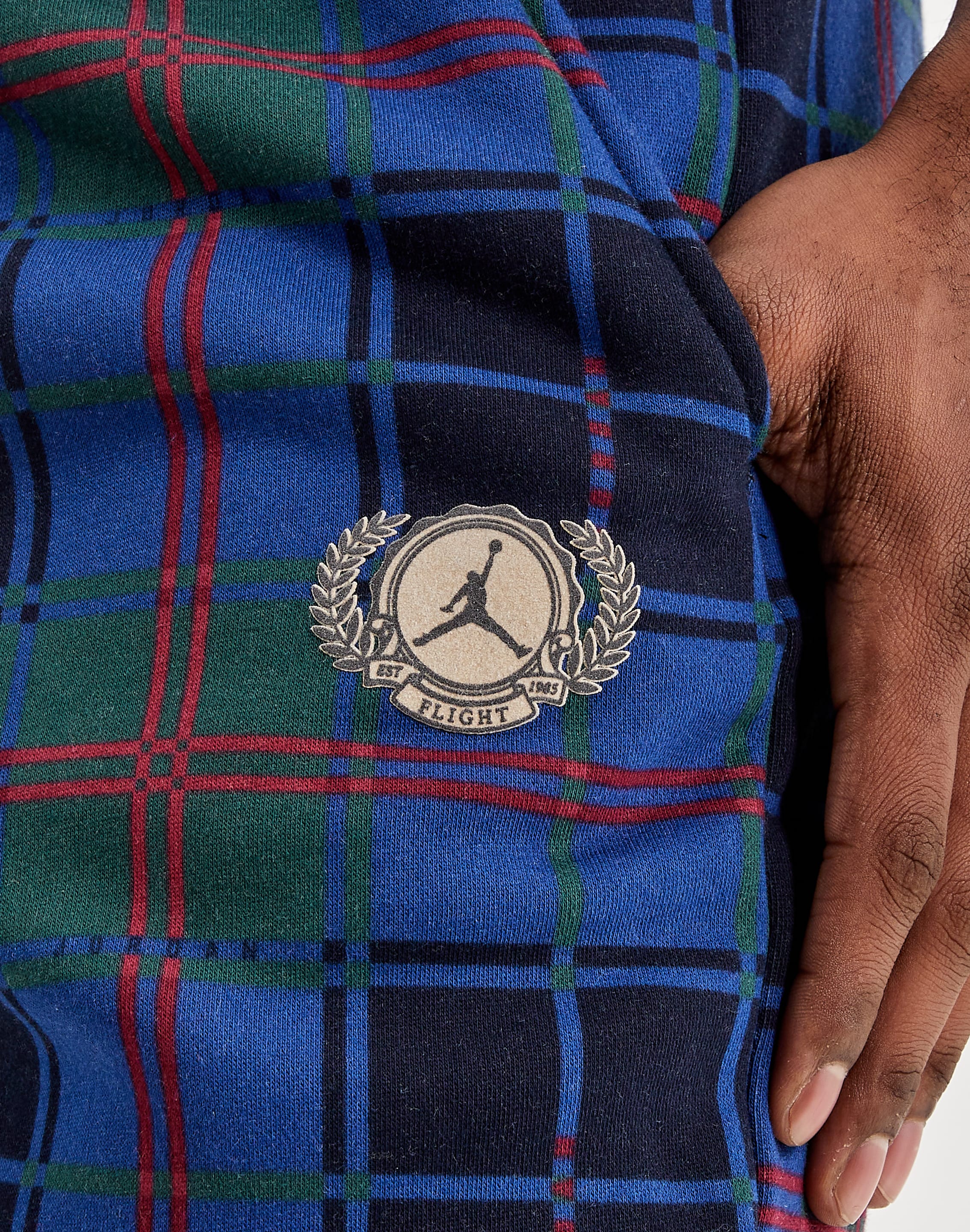 Jordan Essential Holiday Fleece Pants – DTLR1