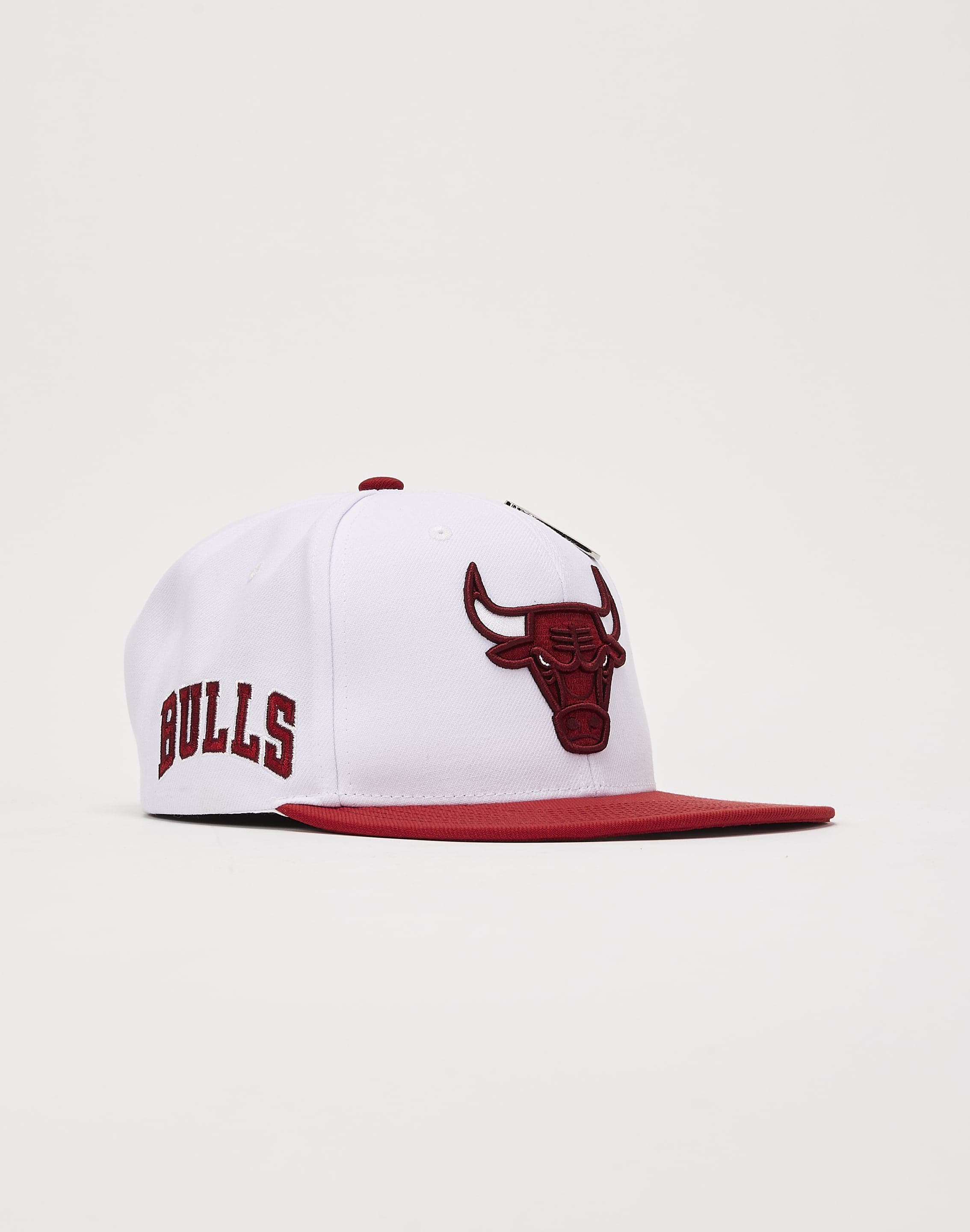 Shop Mitchell & Ness Chicago Bulls Timeline Fitted Hat 6HSFSH21033-CBUBLCK  black