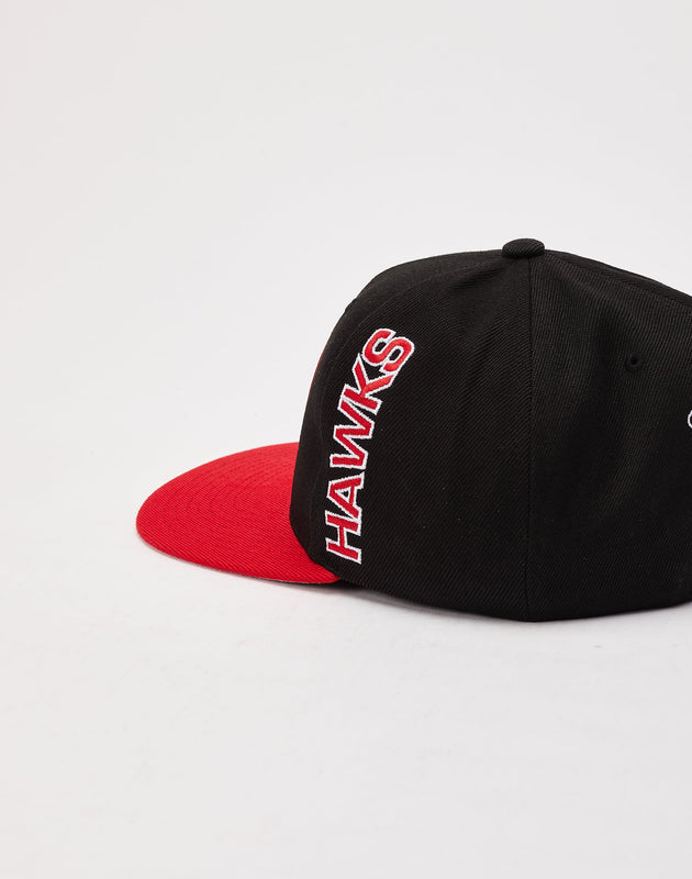 Mitchell & Ness Atlanta Hawks Short Hook Snapback Hat DTLR