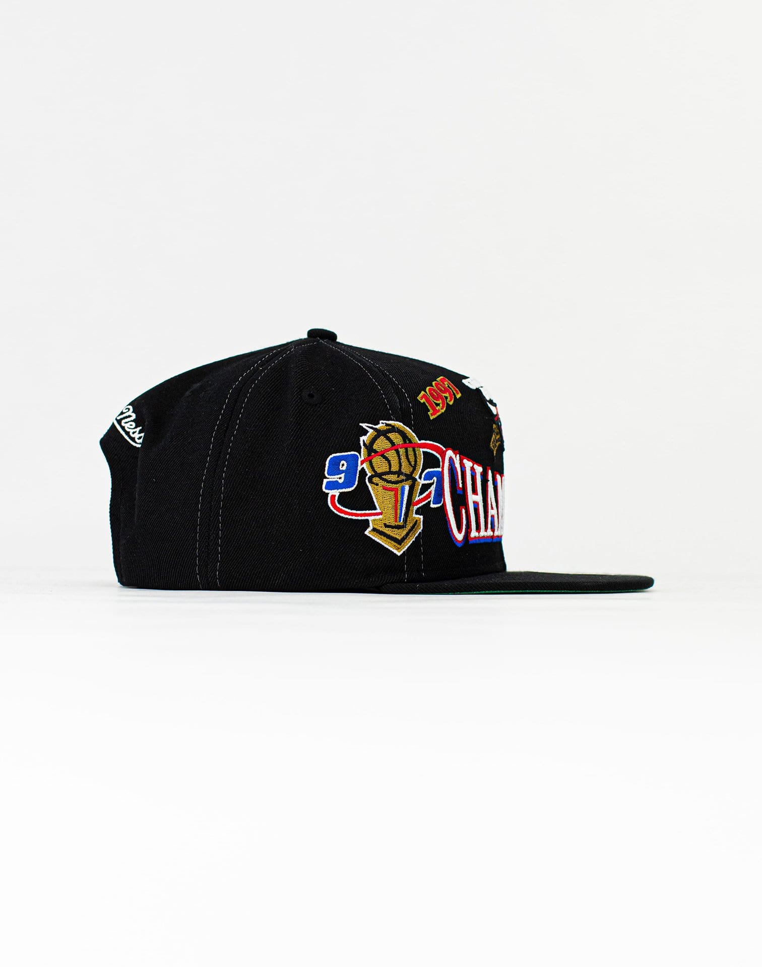 Photo of Mitchell & Ness NBA CHICAGO BULLS 97 CHAMPIONS HWC SNAPBACK