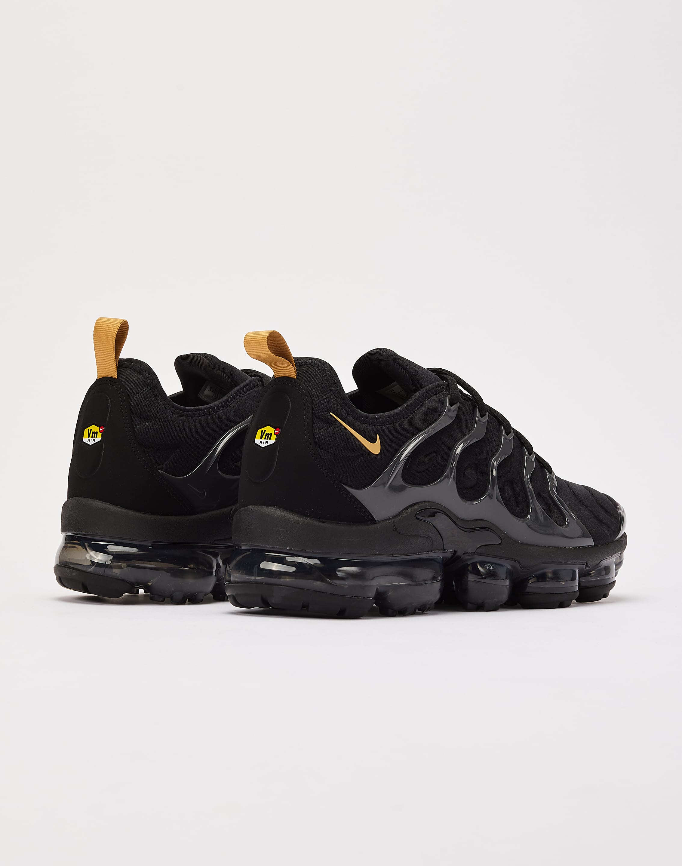 Nike air vapormax plus women's black and gold Clearance