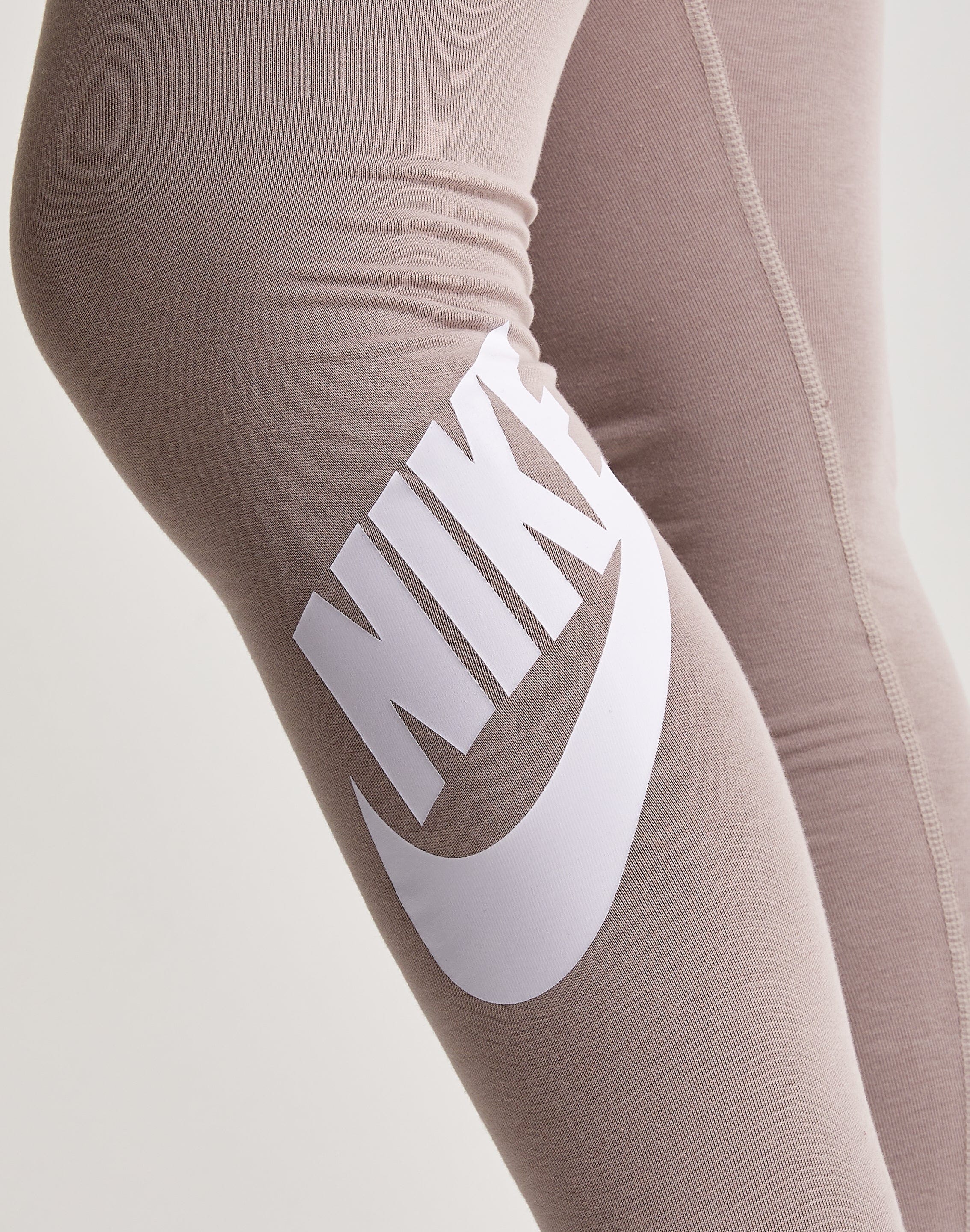 Nike Essential Futura Leggings â DTLR