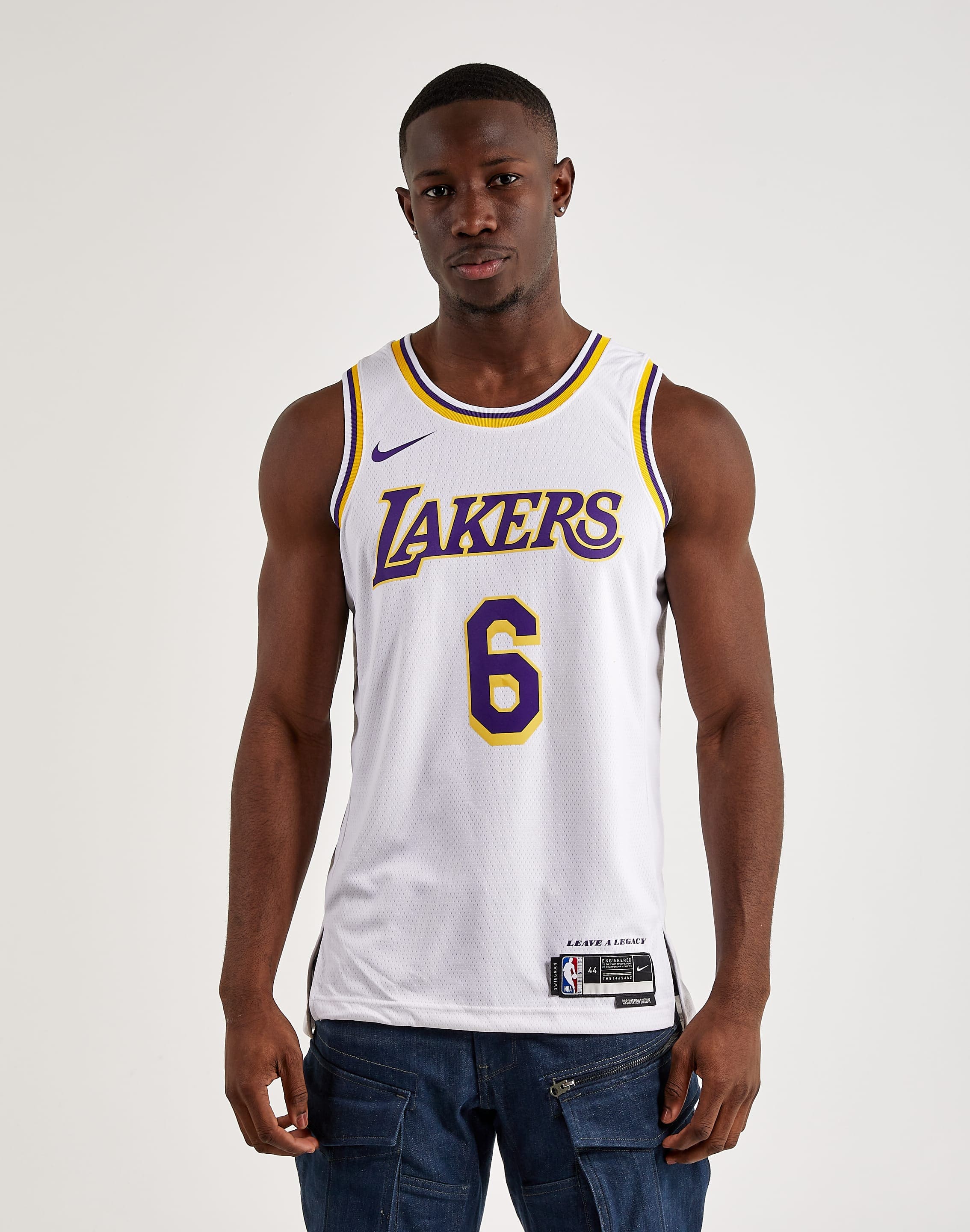 Nike Los Angeles Lakers LeBron James Swingman Jersey – DTLR