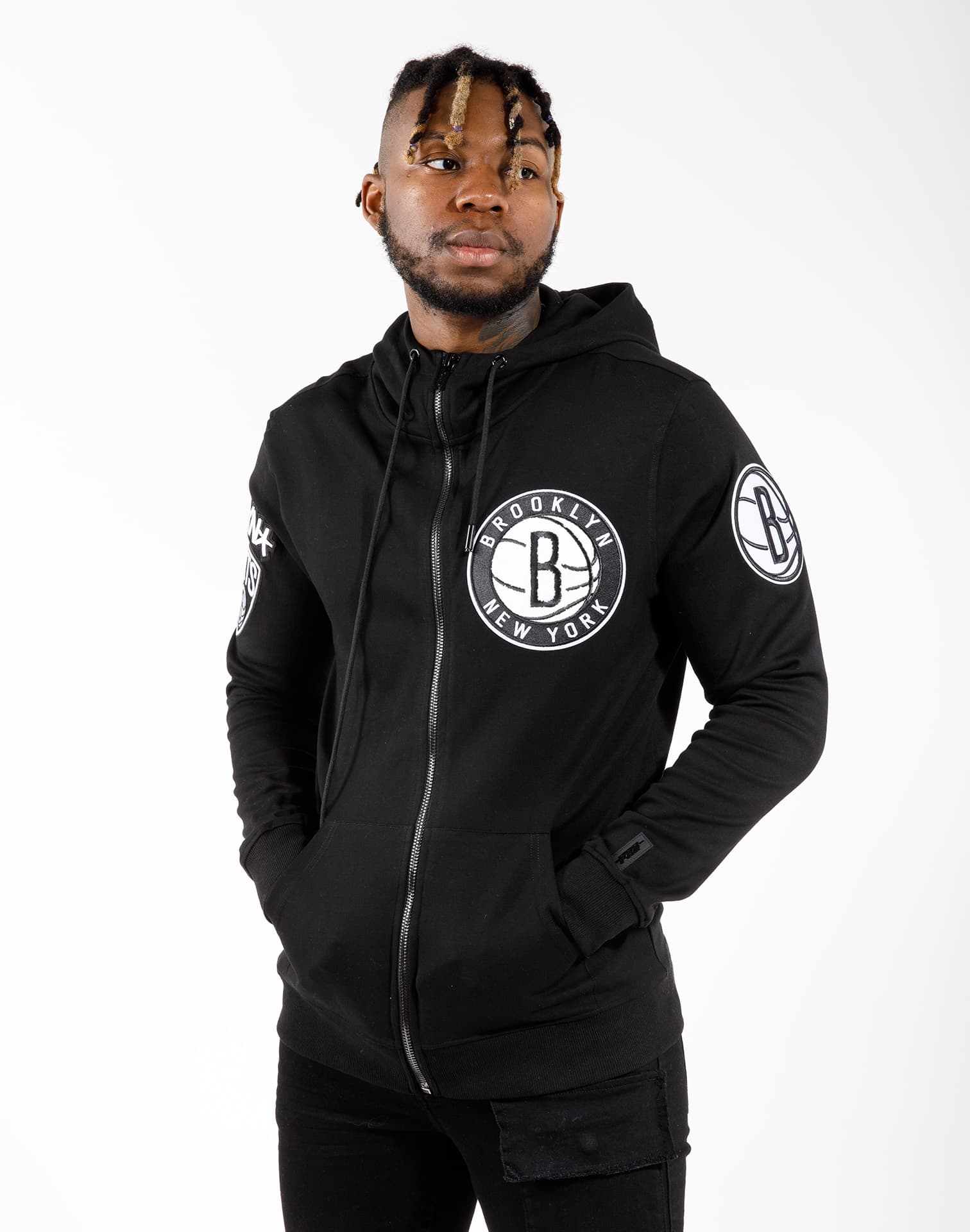 Men's Antigua Black Brooklyn Nets Logo Victory Full-Zip Hoodie