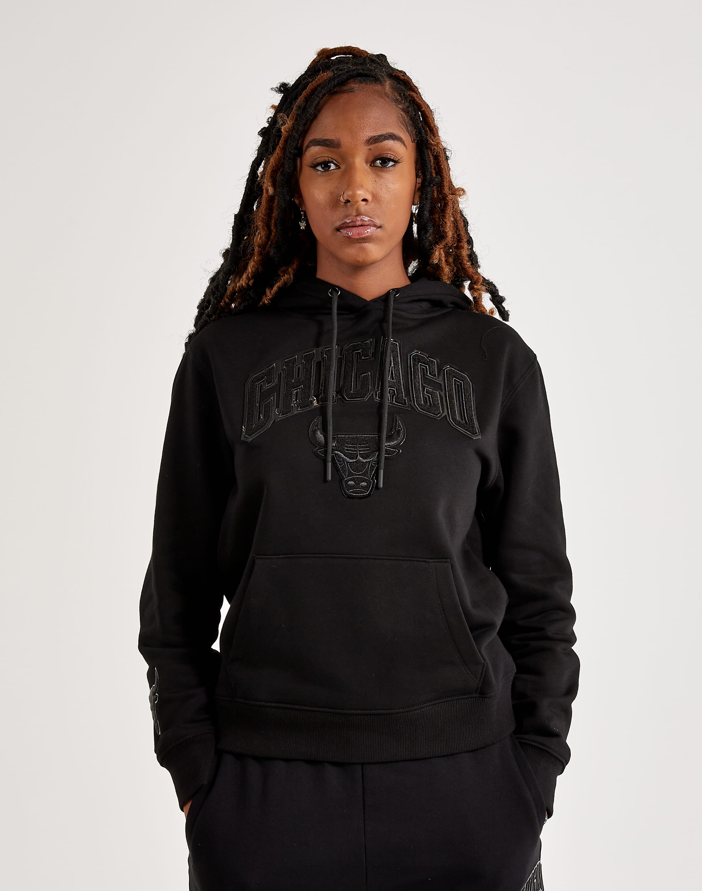 Pro Standard Women's White Chicago Bulls Washed Neon Pullover Hoodie