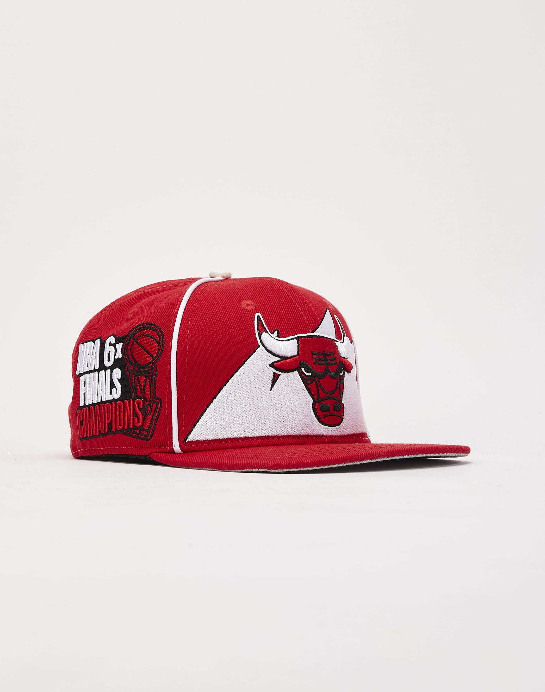Pro Standard Bulls 2-Tone Logo Snapback Hat in White/Red One Size | WSS
