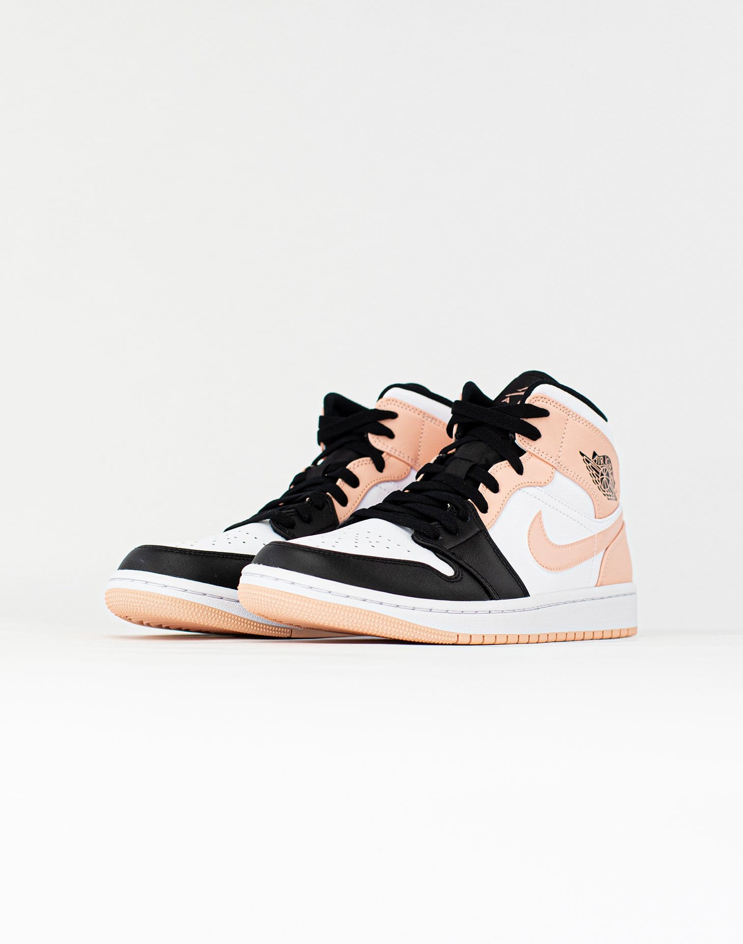 Photo of Jordan Air Jordan 1 Mid