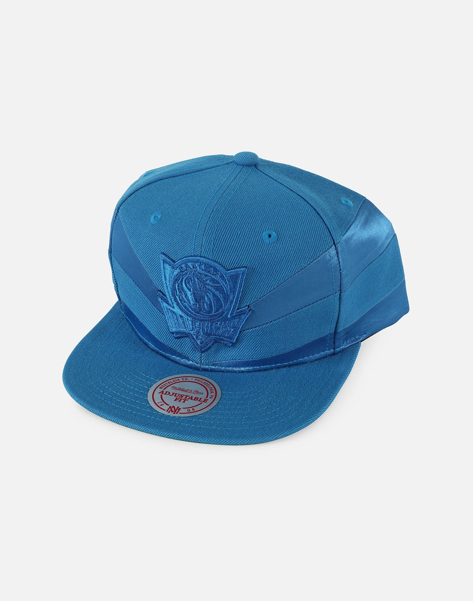 Mitchell & Ness NBA Dallas Mavericks Satin Slash Snapback Hat