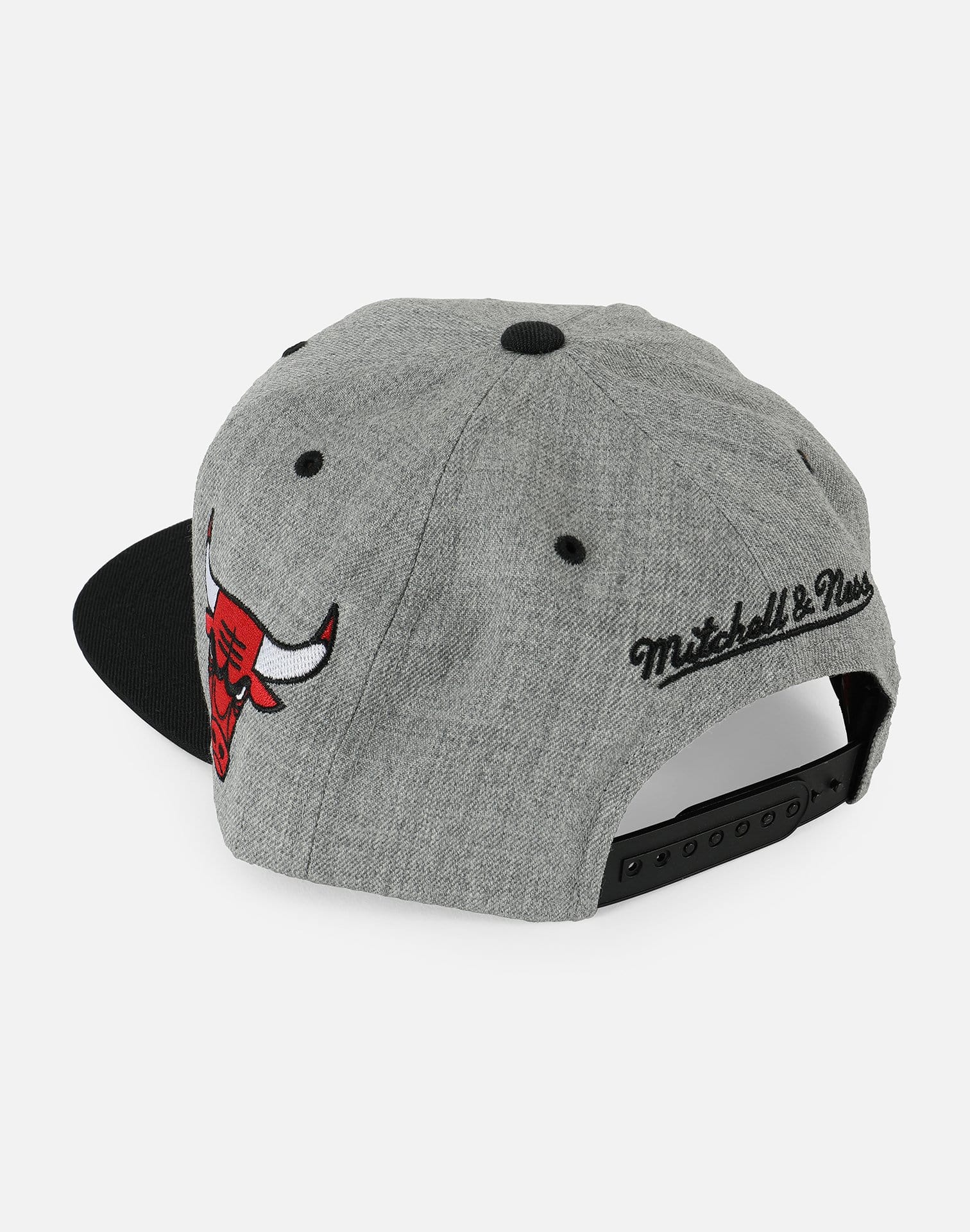 Mitchell & Ness NBA Chicago Bulls Side Panel Cropped Snapback Hat