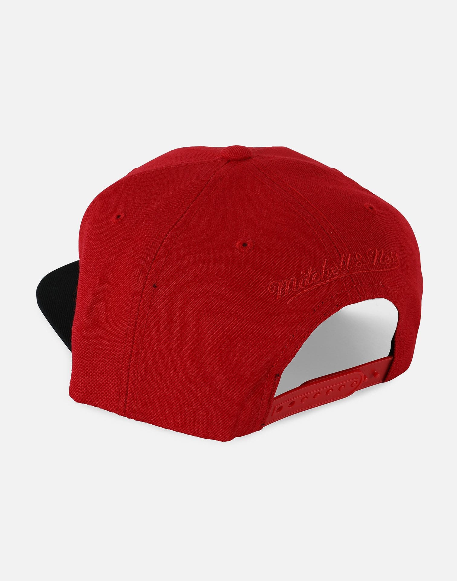 Mitchell and Ness Chicago Bulls Side Panel Cropped Snapback