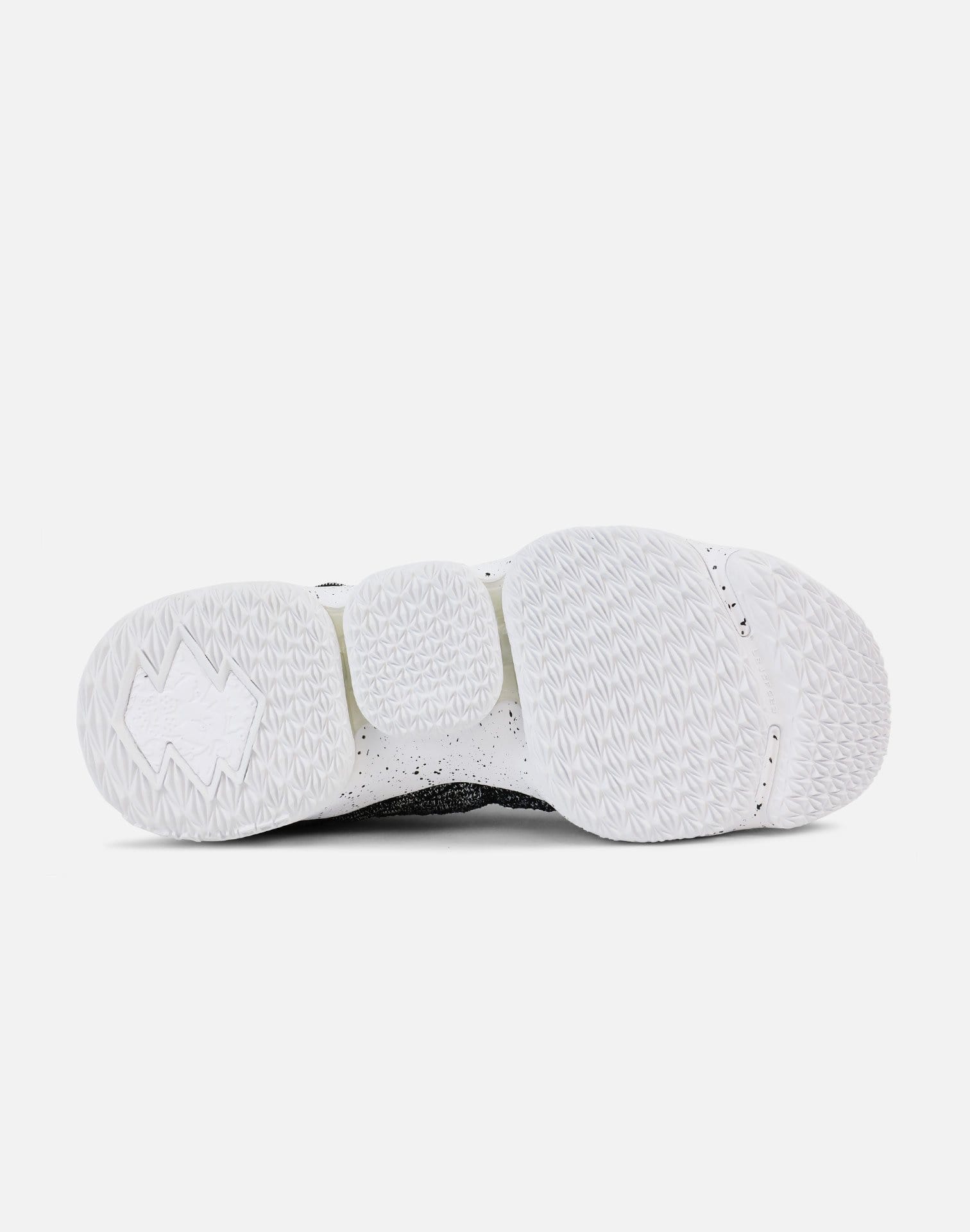 Nike Lebron 15 (Black/White-White)