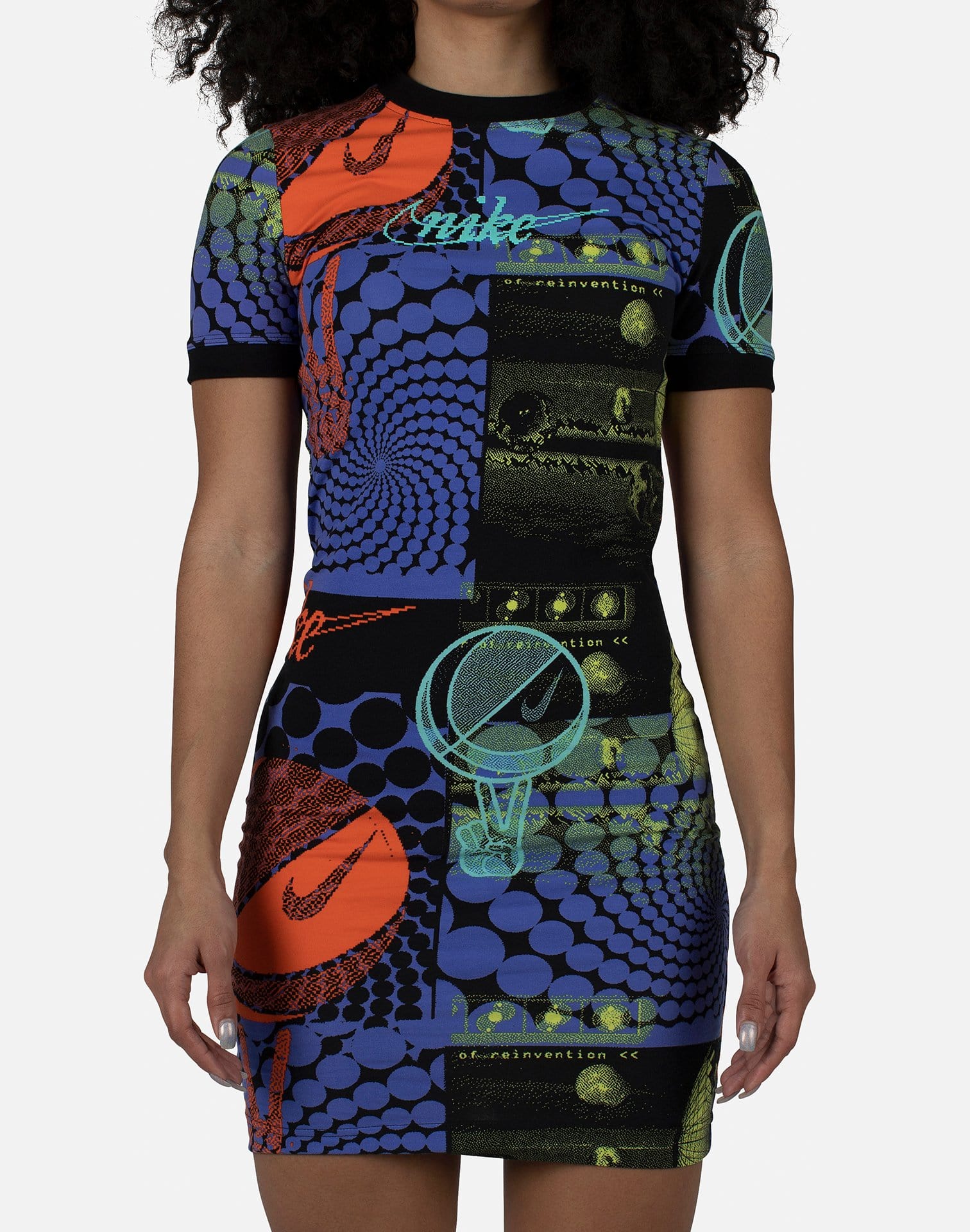 Nike ESSENTIAL RAVE DRESS DTLR Nike ESSENTIAL RAVE DRESS DTLR