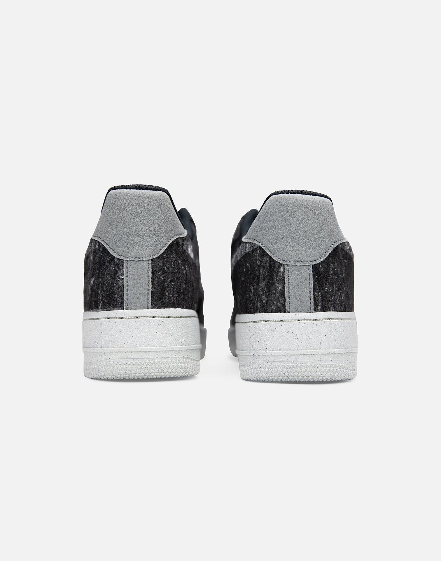 Photo of Nike AIR FORCE 1 '07 LOW LV8