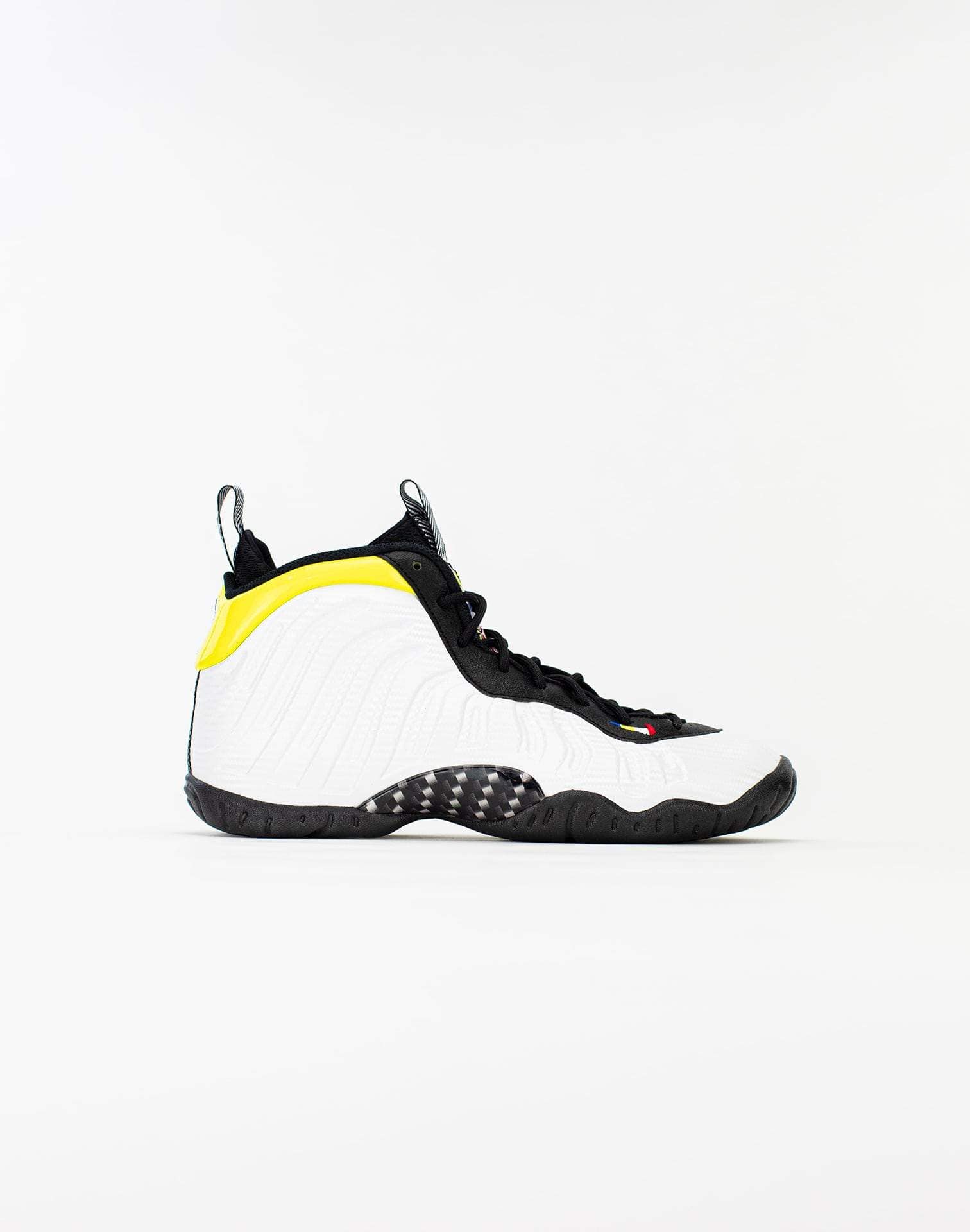 nike little posite one just do it